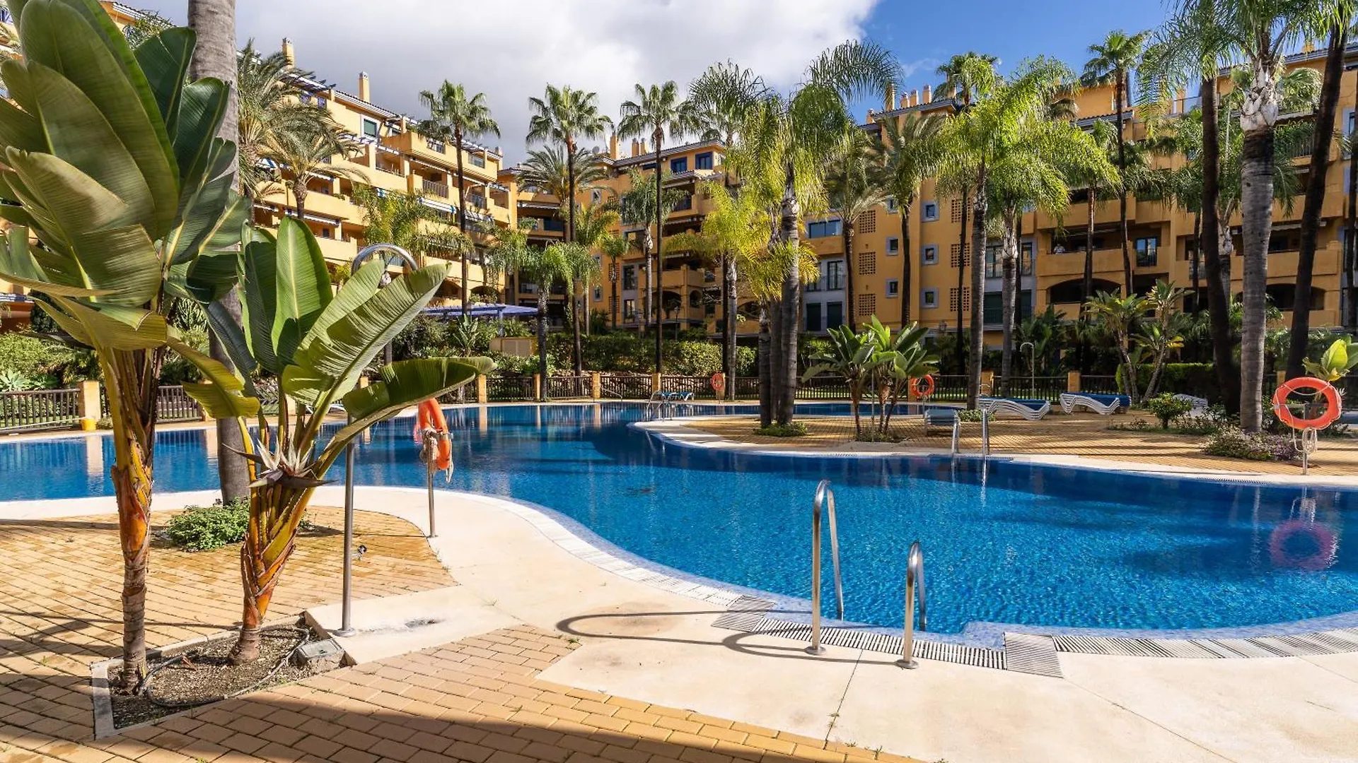 Spacious Four Bedroom Apartment In San Pedro Marbella 0*,